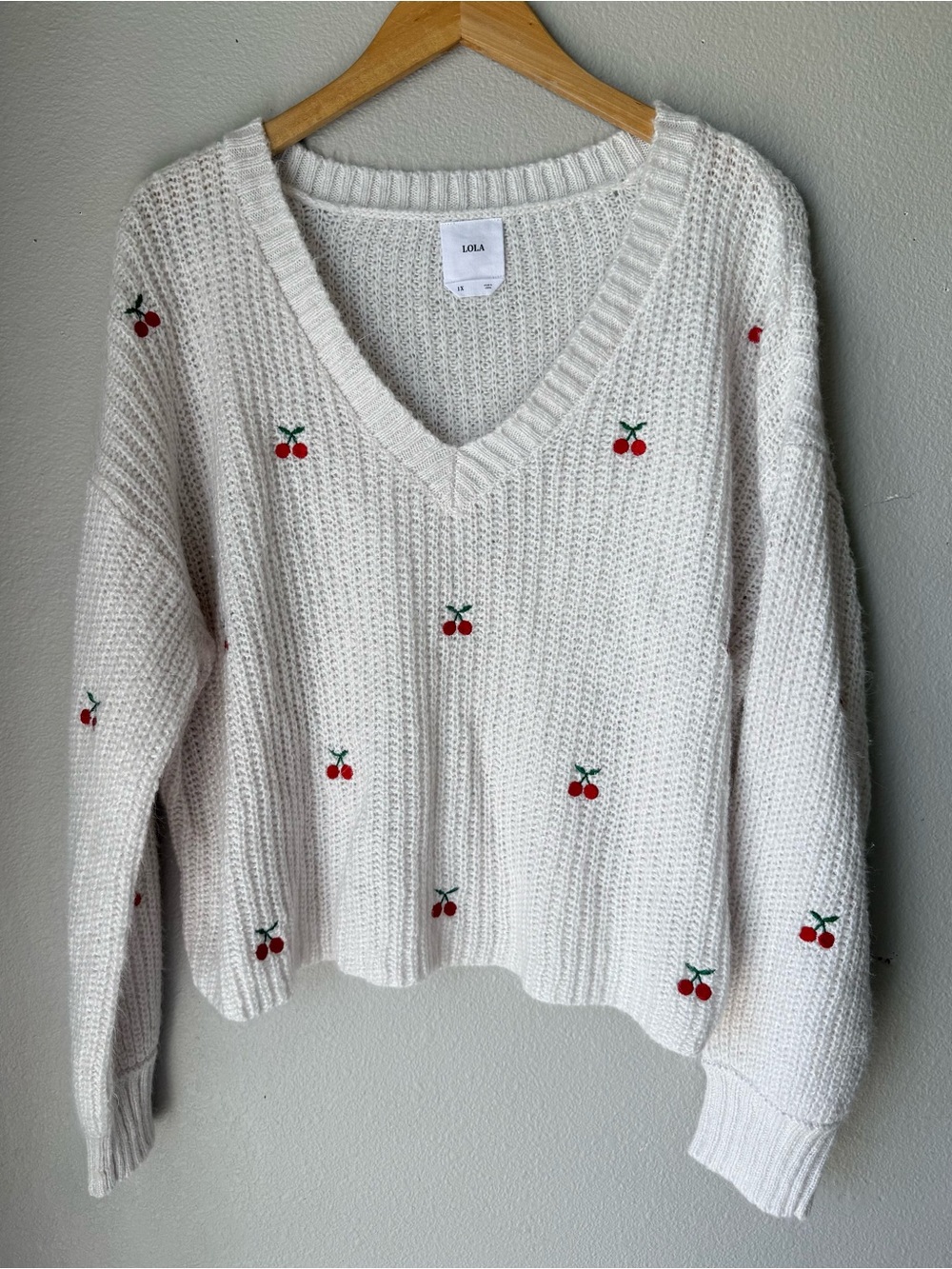 LOLA White V-Neck Cherry Embroidered Soft Cropped Sweater Womens Size 1X